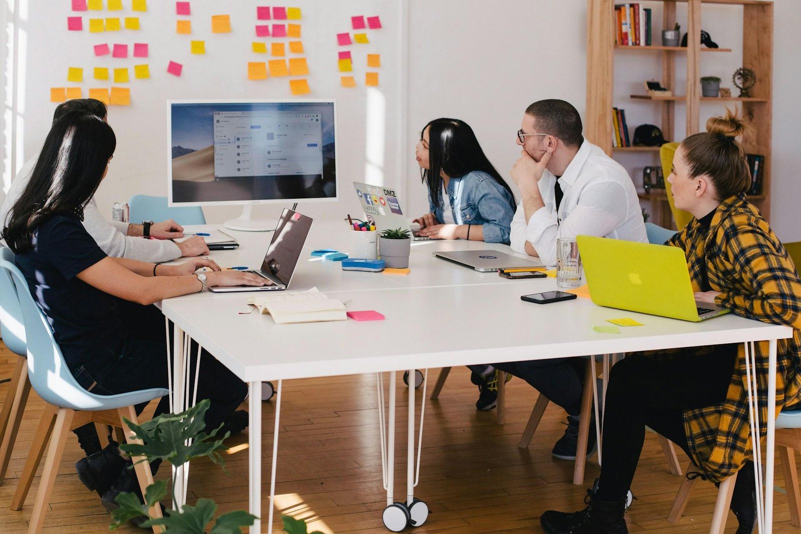 Bí Quyết Tối Ưu UX/UI Cho Website Bán Lẻ: Hướng Dẫn Từ A-Z